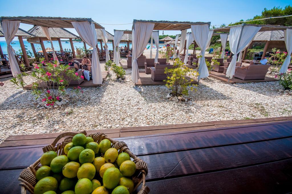 Hotel Maxim Božava Buitenkant foto