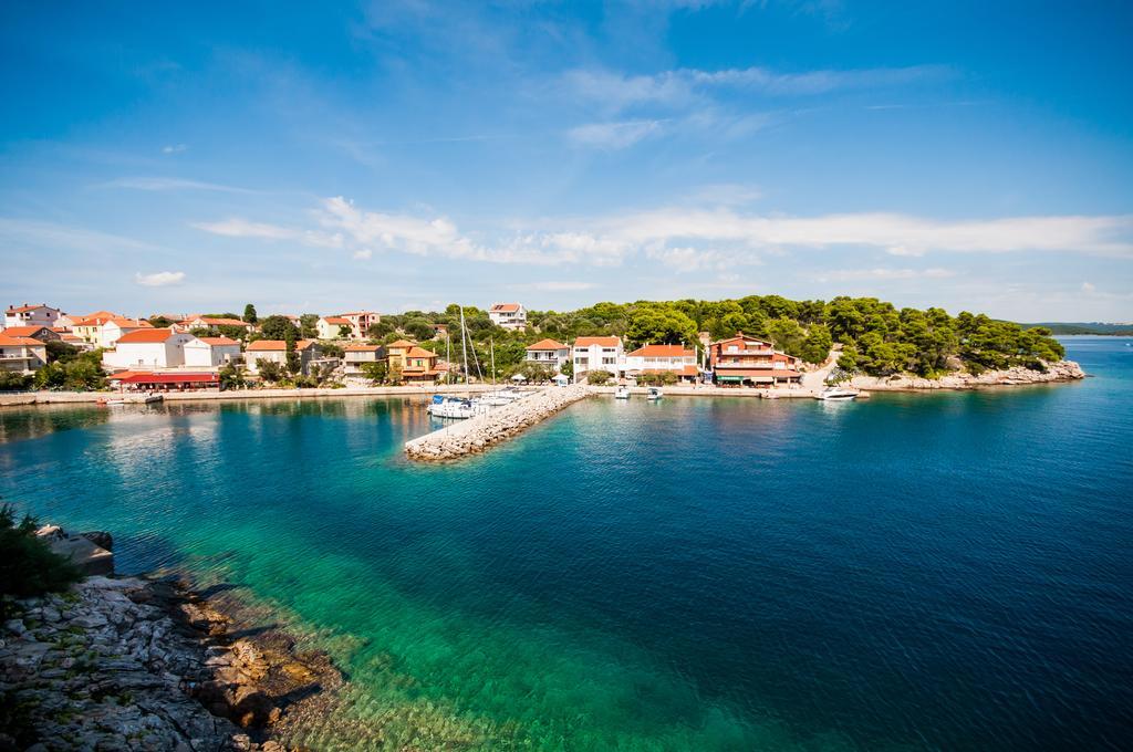 Hotel Maxim Božava Buitenkant foto