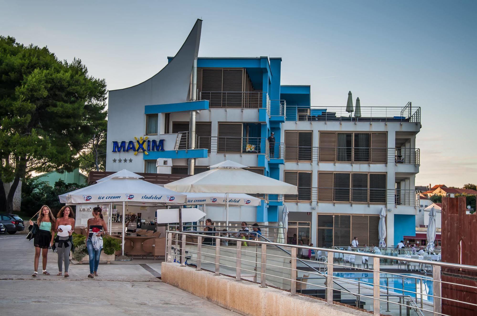 Hotel Maxim Božava Buitenkant foto