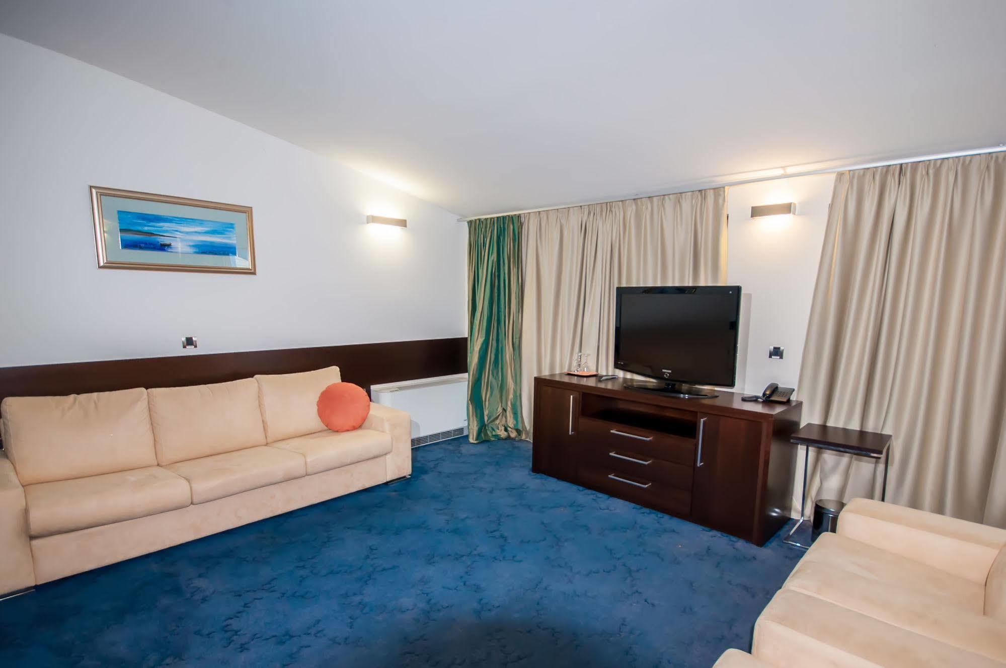 Hotel Maxim Božava Buitenkant foto