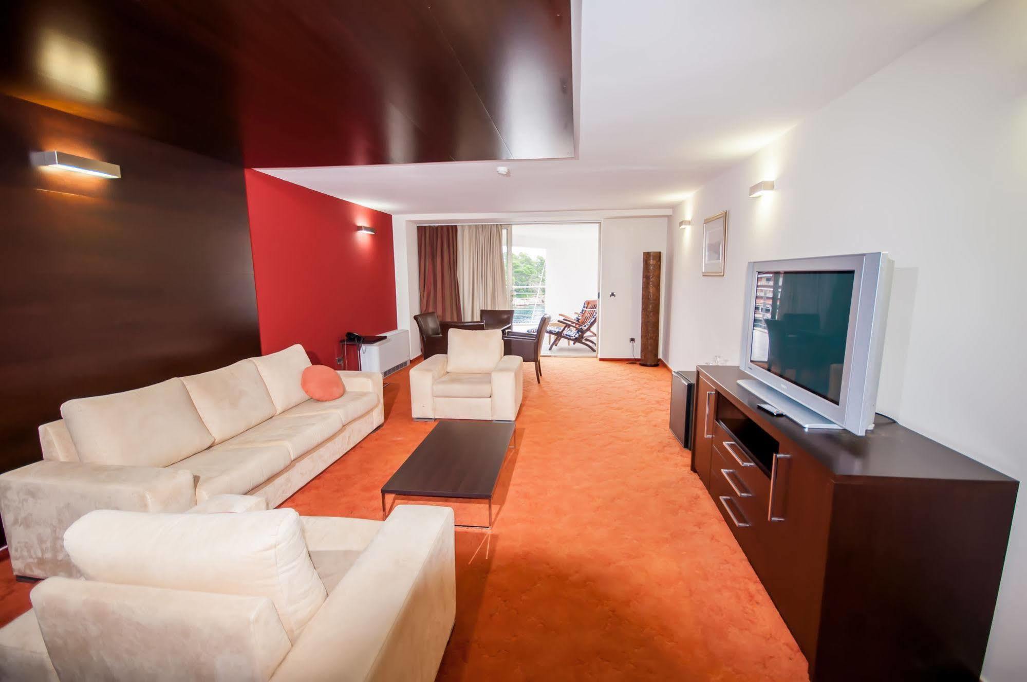 Hotel Maxim Božava Buitenkant foto